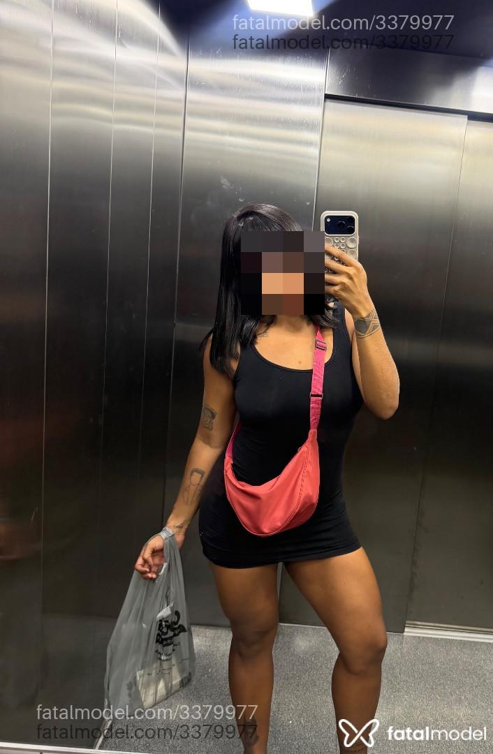 Acompanhante mulher morena (o) de olhos pretos - Carolina