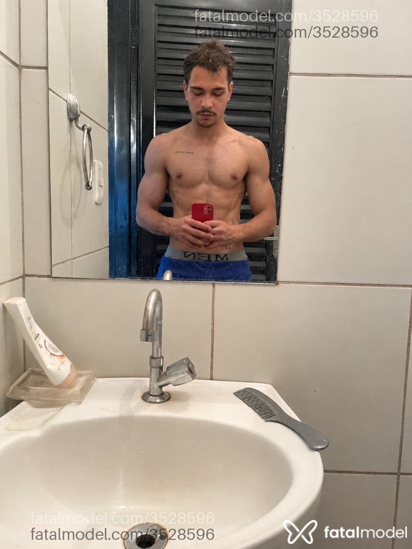 Acompanhante homem morena (o) de olhos castanhos - Raffa
