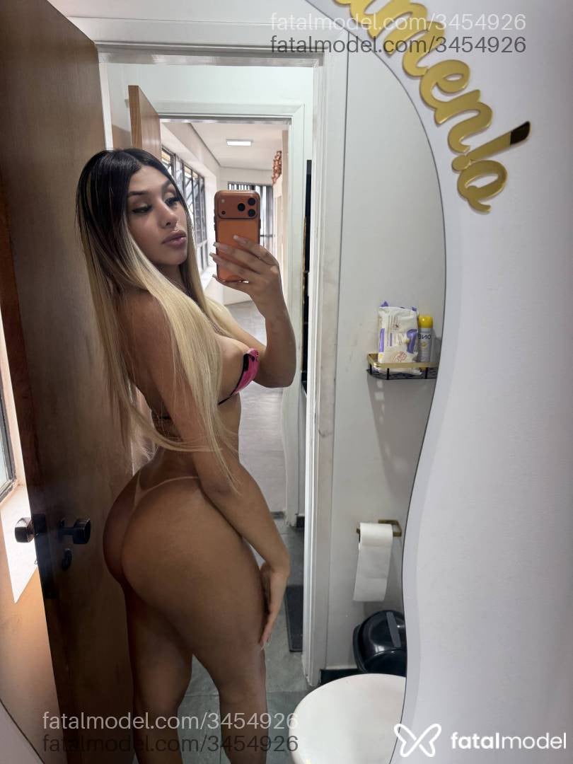Acompanhante mulher trans loira (o) de olhos castanhos - Isabela