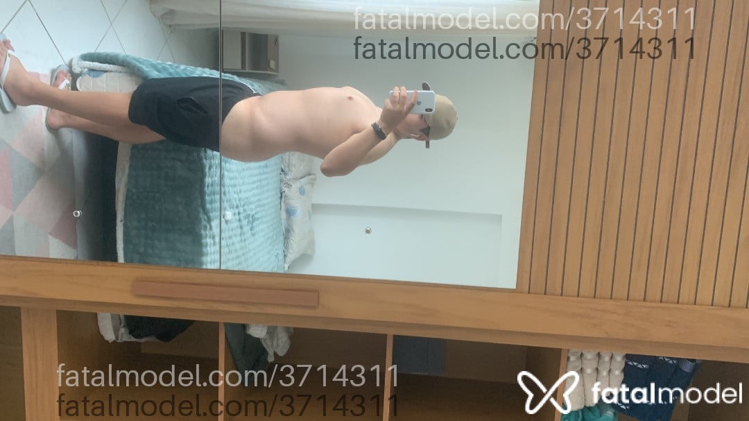 Acompanhante homem com cabelo castanho de olhos castanhos - Matheus