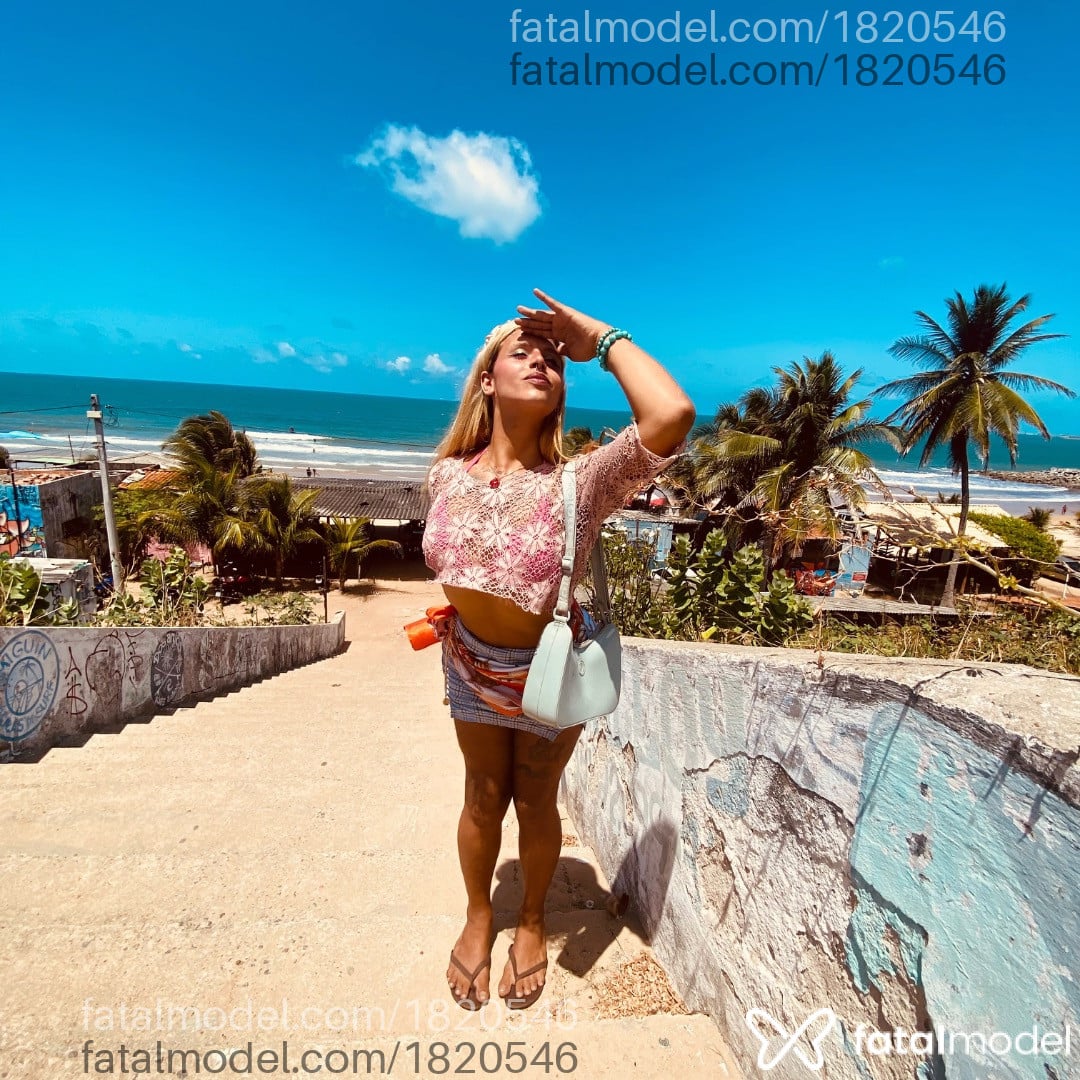 Acompanhante mulher trans com cabelo castanho de olhos mel - Nicole Barbosa