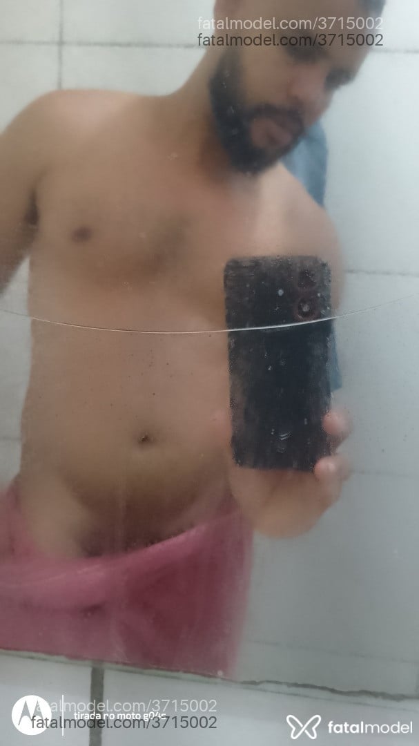 Acompanhante homem com cabelo castanho de olhos pretos - Mulektop