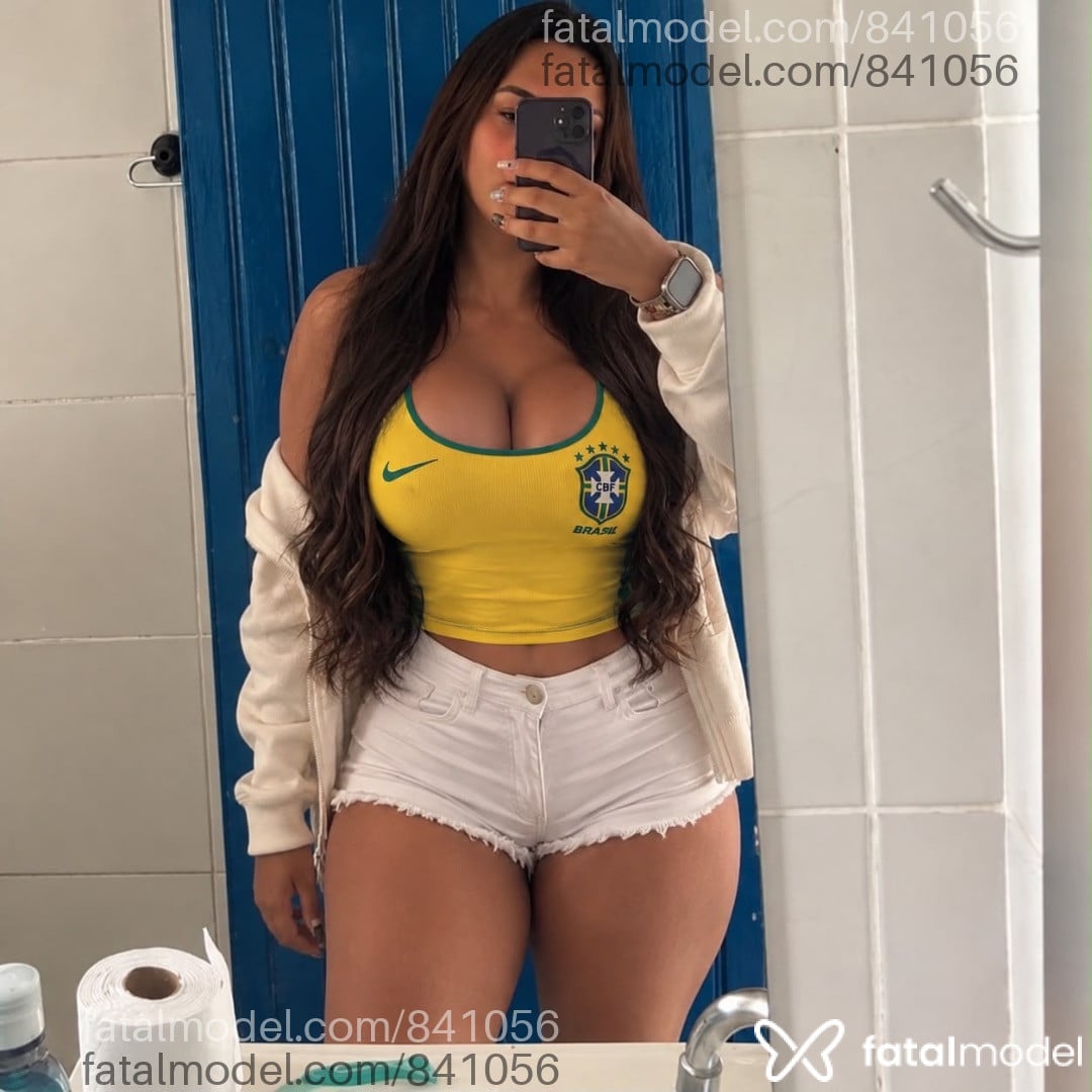 Acompanhante mulher trans morena (o) de olhos castanhos - Erika Sanches