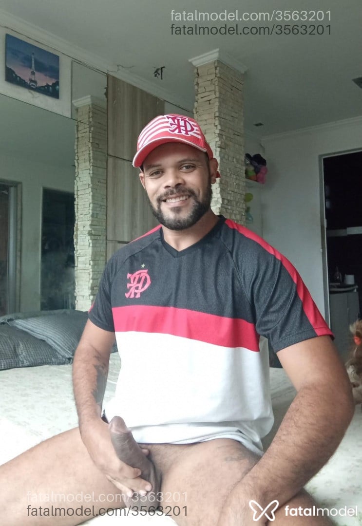 Acompanhante homem sem cabelo de olhos castanhos - Henrique