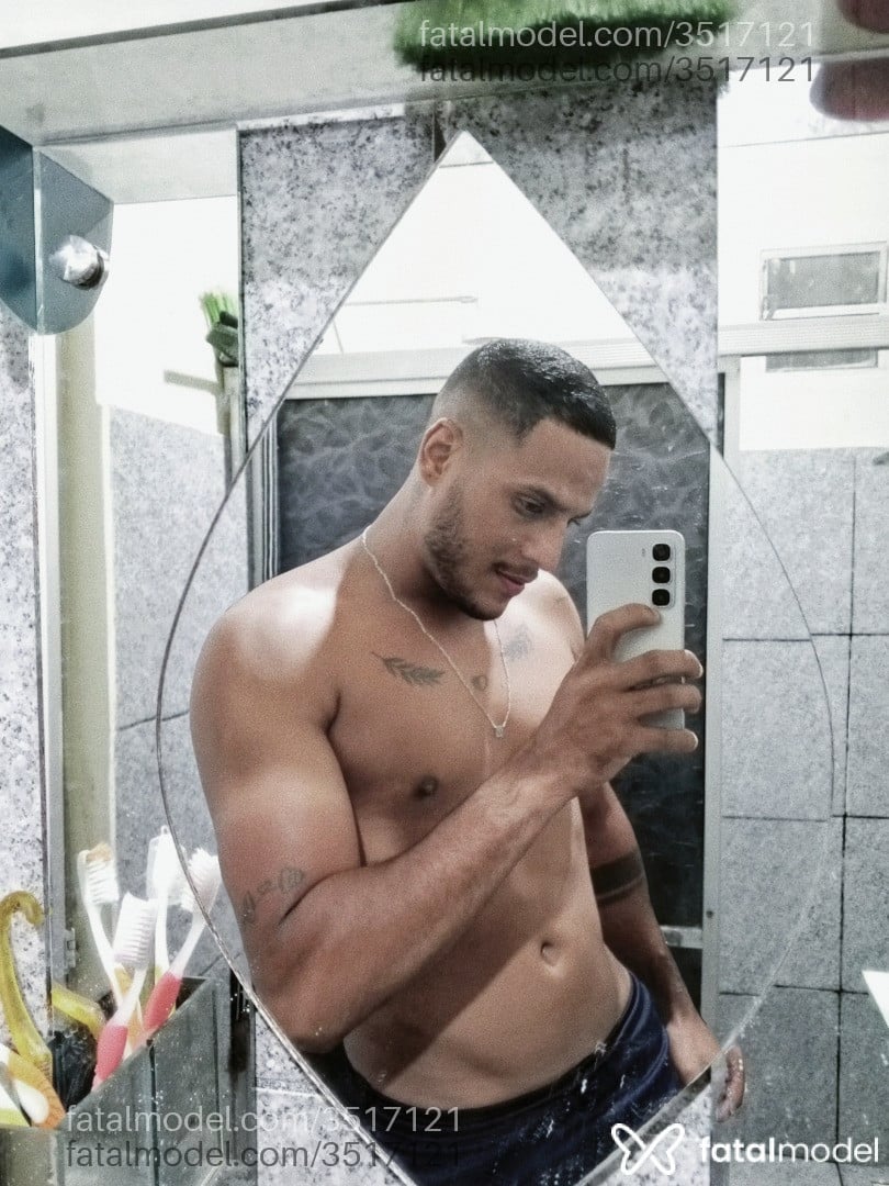 Acompanhante homem morena (o) de olhos castanhos - Morenodot