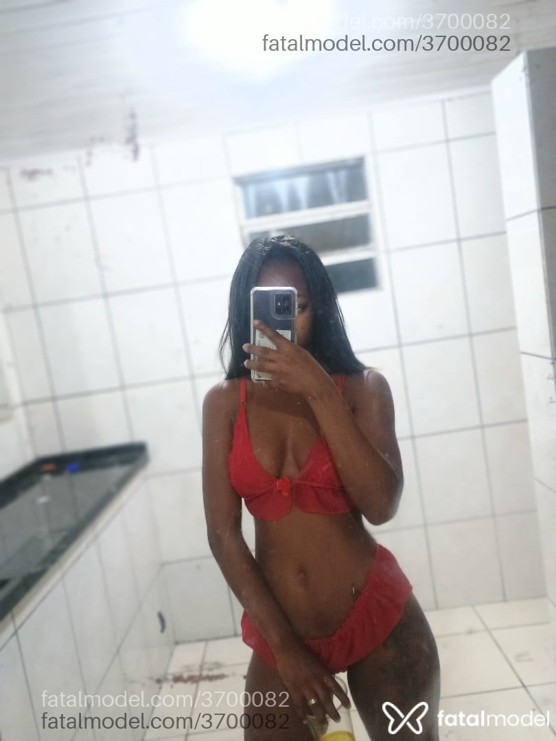 Acompanhante mulher com cabelo castanho de olhos mel - Ingrid