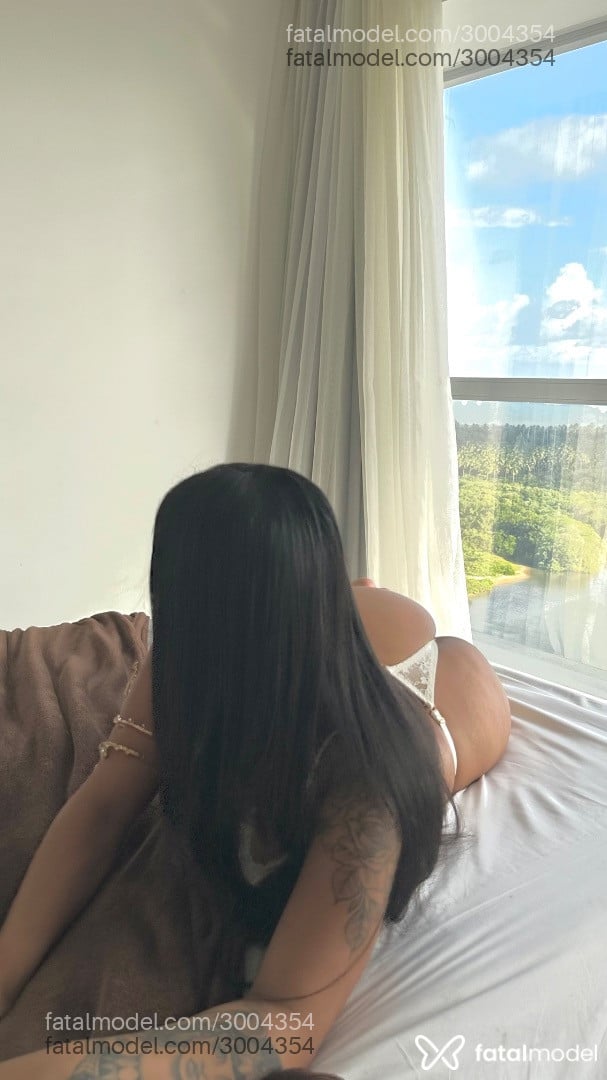 Acompanhante mulher morena (o) de olhos pretos - Cléo Medeiros