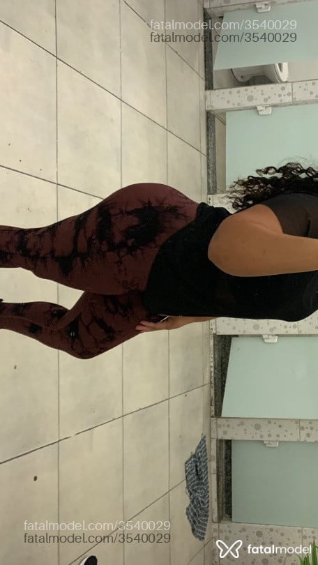 Acompanhante mulher morena (o) de olhos castanhos - Ruby