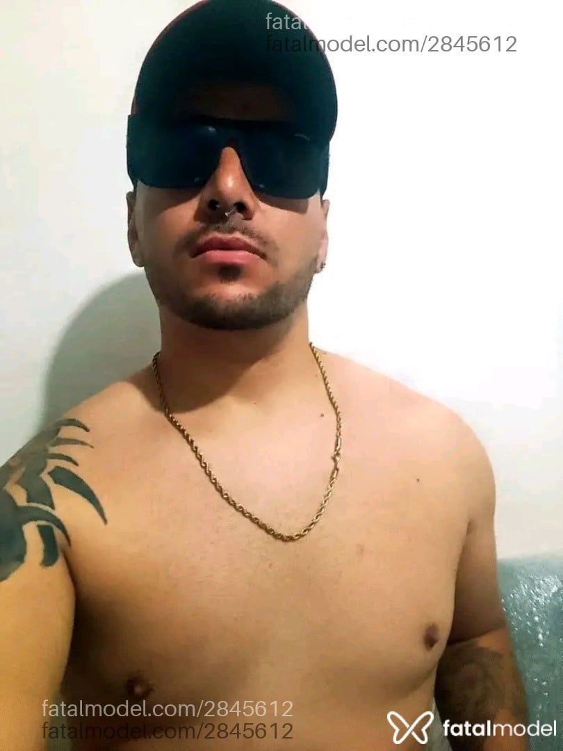 Acompanhante homem morena (o) de olhos castanhos - Acompanhante