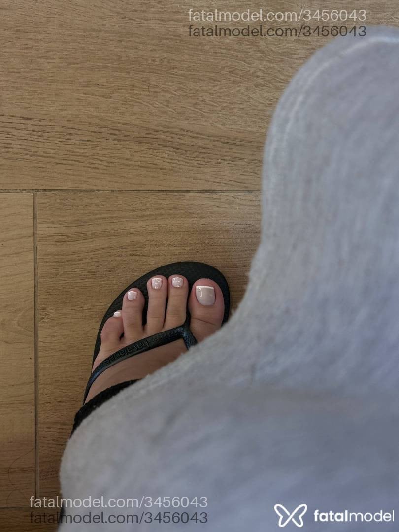 Acompanhante mulher morena (o) de olhos mel - Meline Ferrari