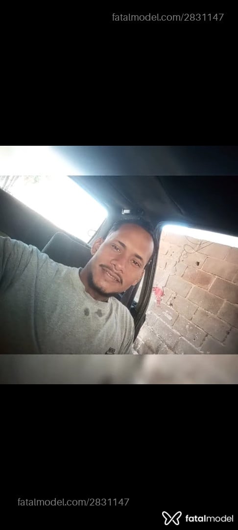 Acompanhante homem com cabelo castanho de olhos castanhos - Juan