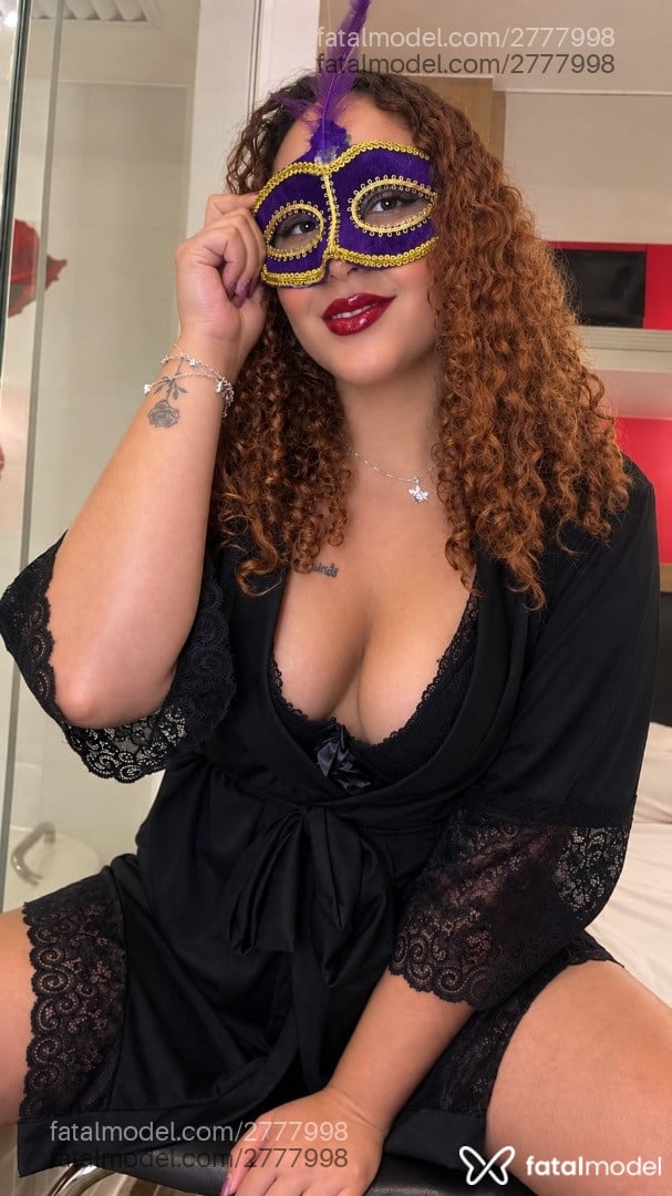 Acompanhante mulher ruiva (o) de olhos castanhos - Gaby Urach