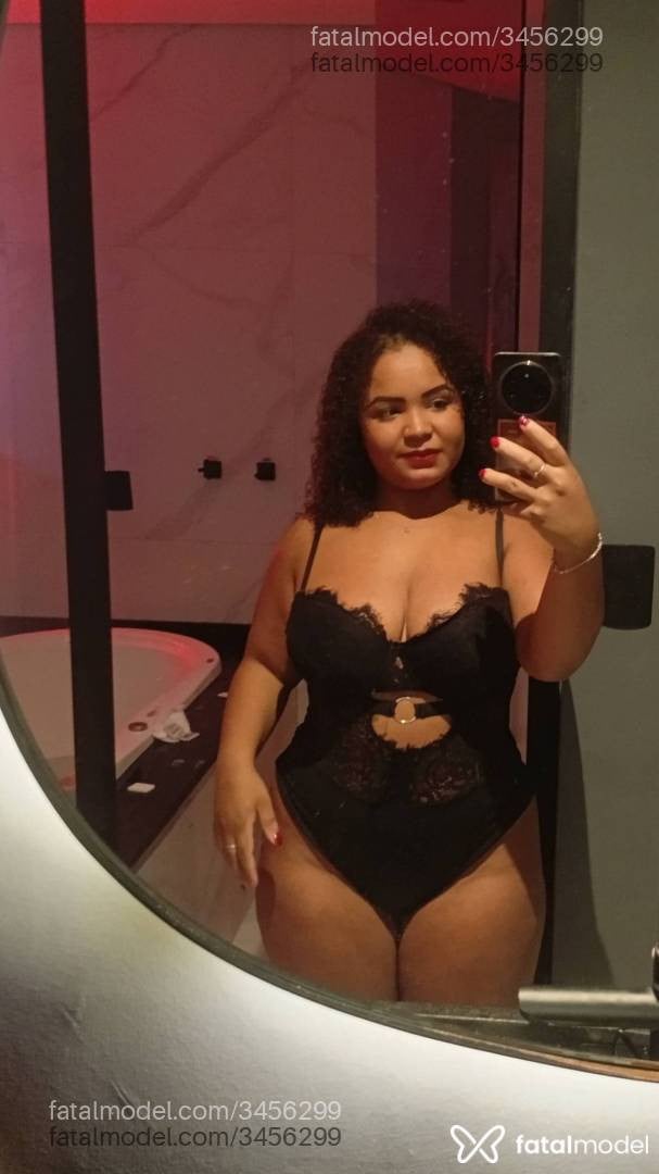 Acompanhante mulher com cabelo castanho de olhos castanhos - Mel