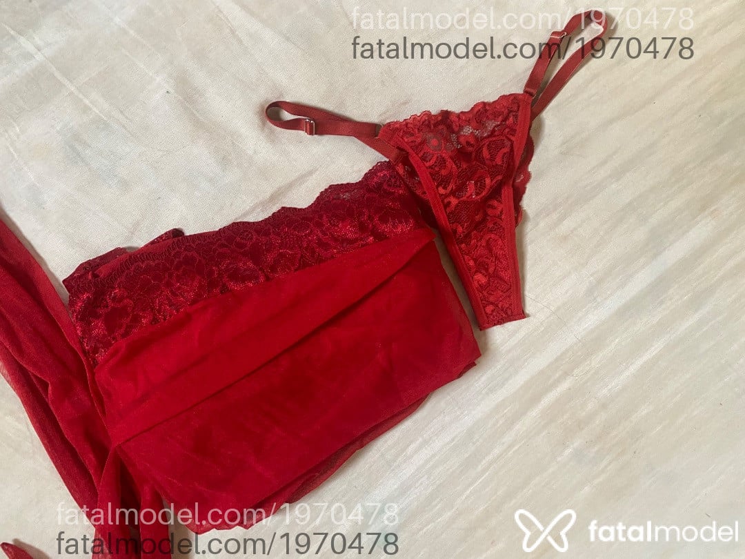 Acompanhante mulher trans morena (o) de olhos pretos - Thaís Santos