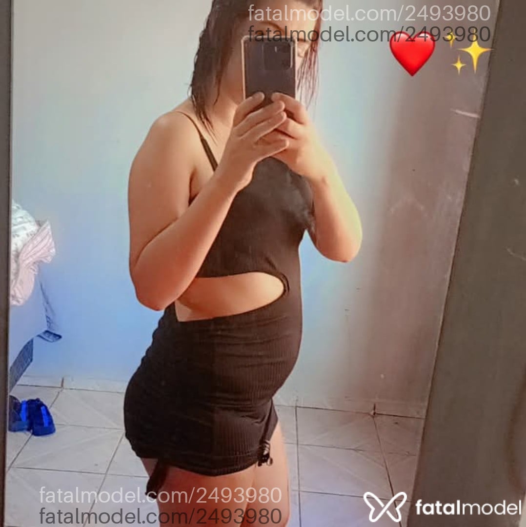 Acompanhante mulher com cabelo colorido de olhos castanhos - Menor