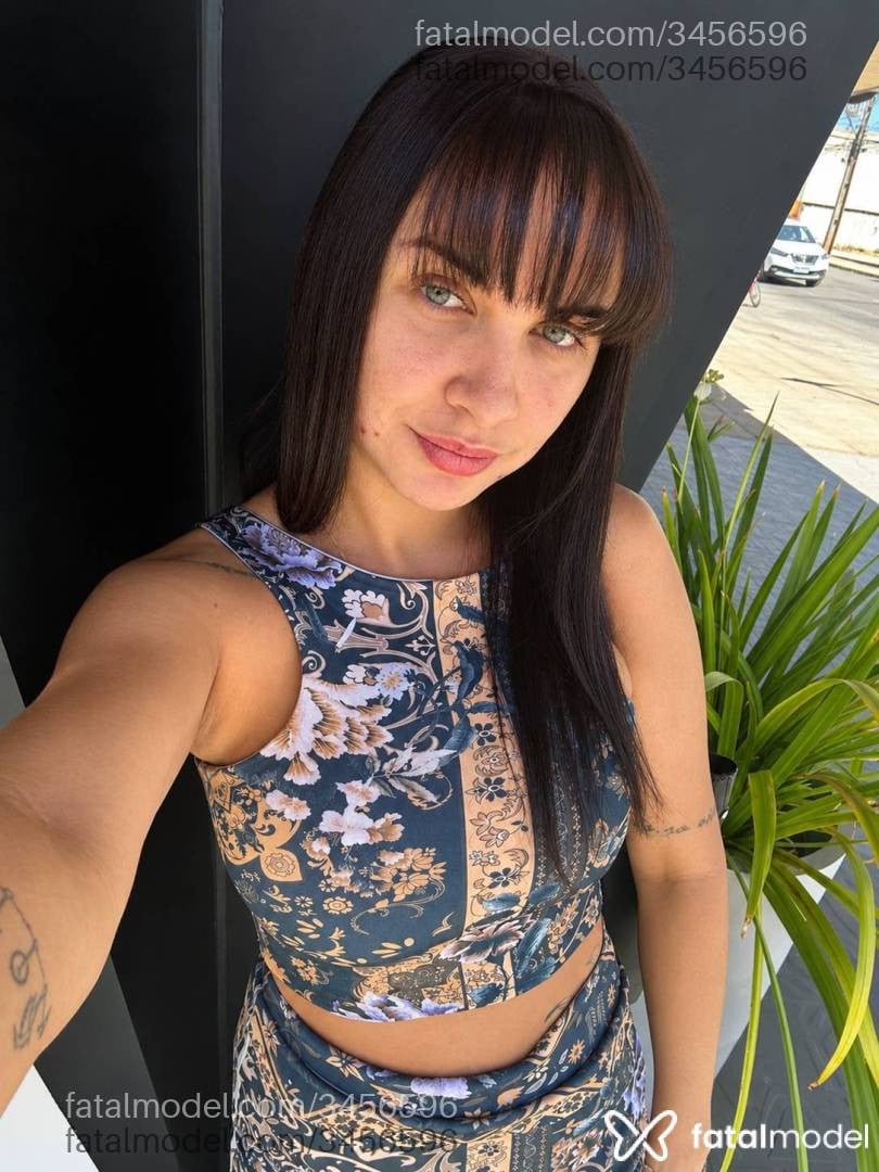 Acompanhante mulher com cabelo castanho de olhos verdes - Carol Bueno Acompanhante mulher com cabelo castanho de olhos verdes - Carol Bueno