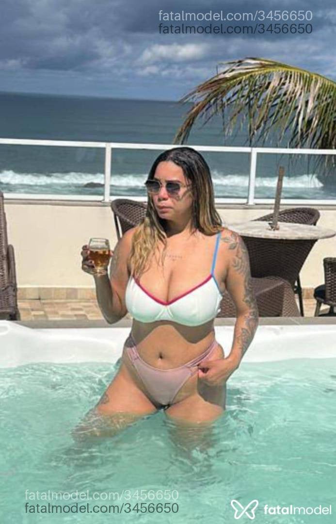 Acompanhante mulher loira (o) de olhos castanhos em Suzano - Sofia