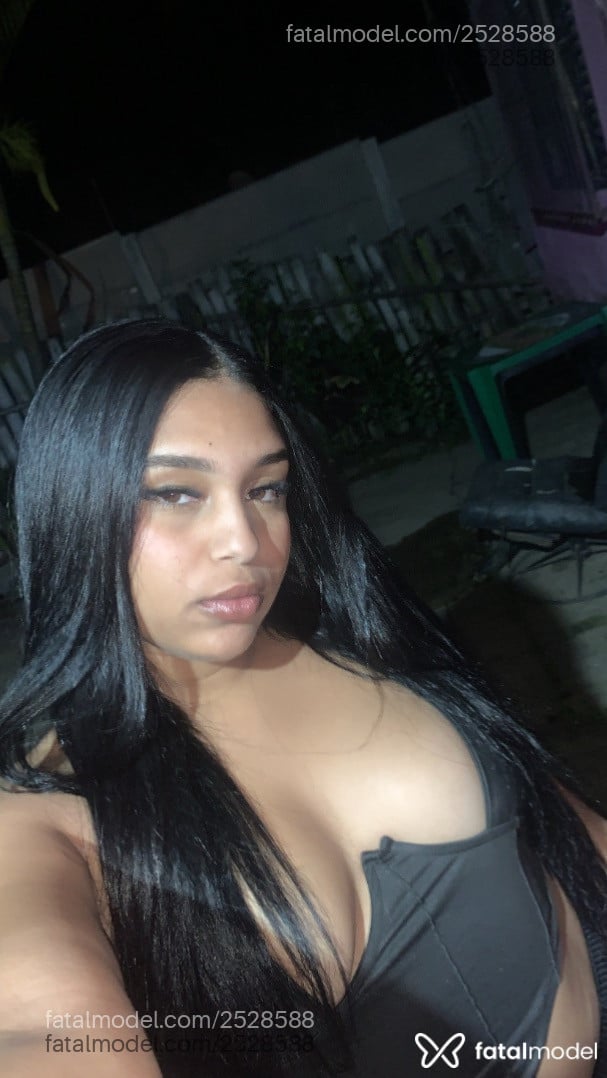 Acompanhante mulher com cabelo castanho de olhos mel - Mirella