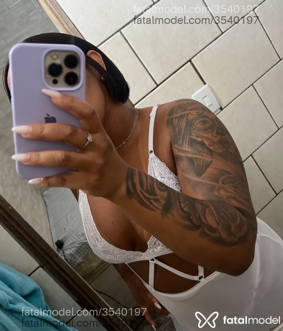 Acompanhante mulher com cabelo castanho de olhos pretos - Gabizinha