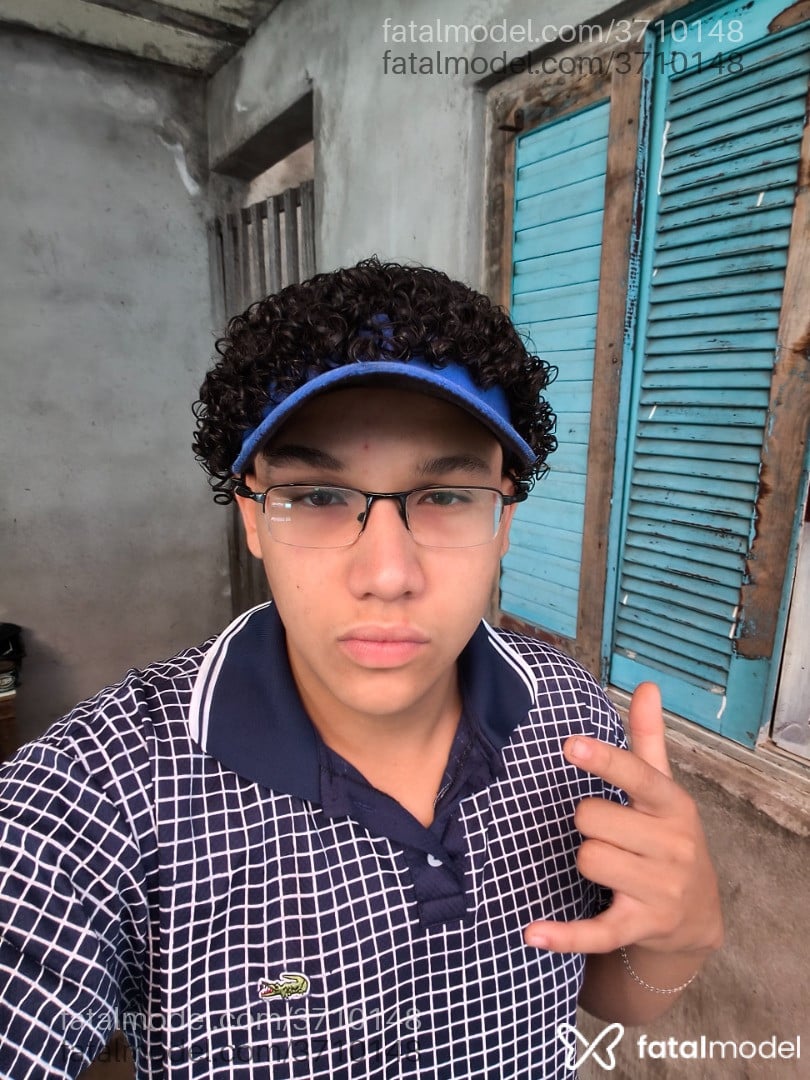Acompanhante homem com cabelo castanho de olhos castanhos - Trabalhoso