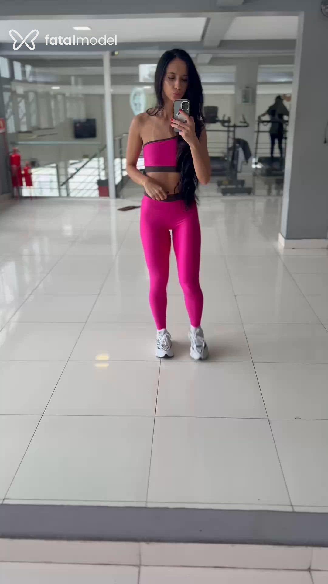 Acompanhante mulher morena (o) de olhos mel - Sophia