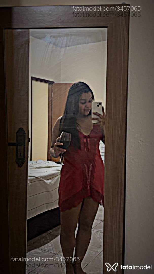 Acompanhante mulher morena (o) de olhos castanhos - Laura Campos