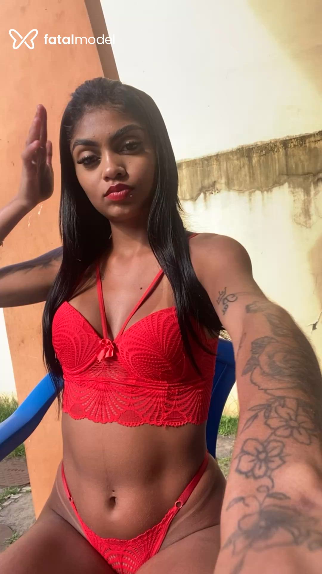 Acompanhante mulher com cabelo castanho de olhos castanhos - Nicolle Paiva
