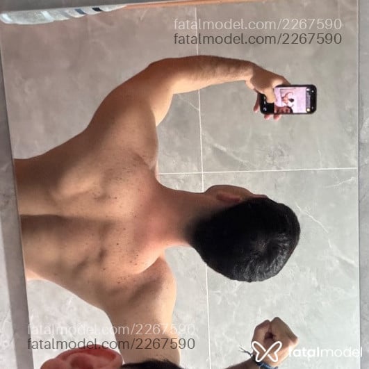 Acompanhante homem morena (o) de olhos verdes - Pegador