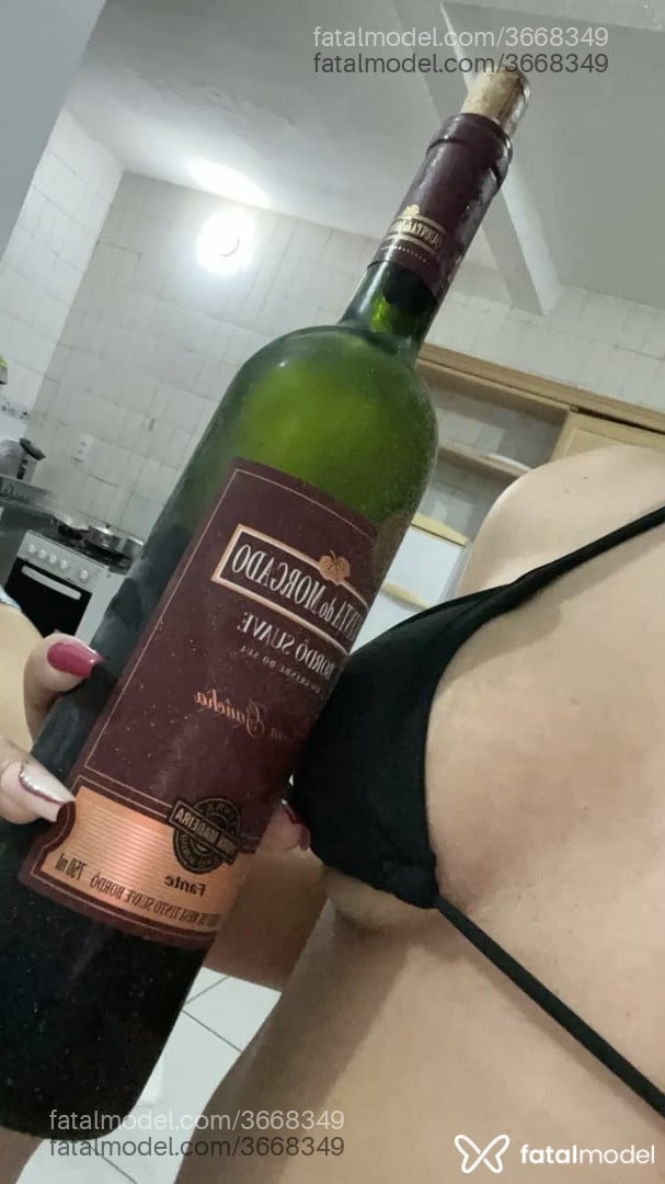 Acompanhante mulher morena (o) de olhos castanhos - Tayna Nunes