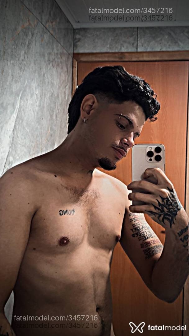 Acompanhante homem morena (o) de olhos castanhos - Wesley