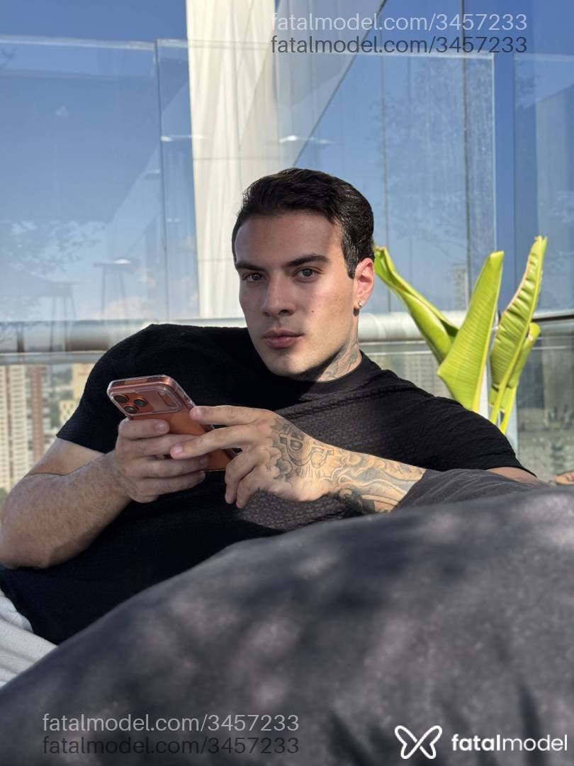 Acompanhante homem com cabelo castanho de olhos cinza - Rafamarttinz