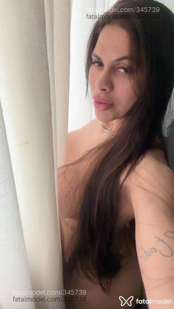 Acompanhante mulher trans morena (o) de olhos castanhos - Crysttal