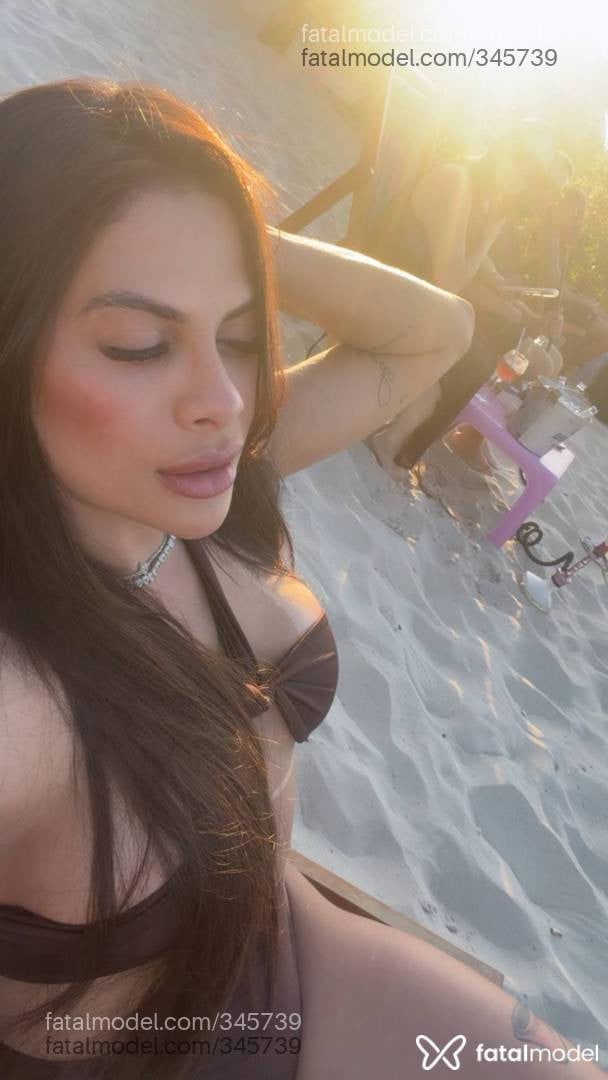 Acompanhante mulher trans morena (o) de olhos castanhos - Crysttal
