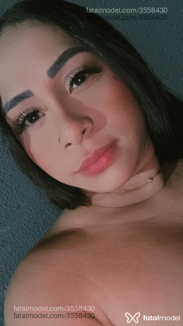 Acompanhante mulher morena (o) de olhos pretos - Mika