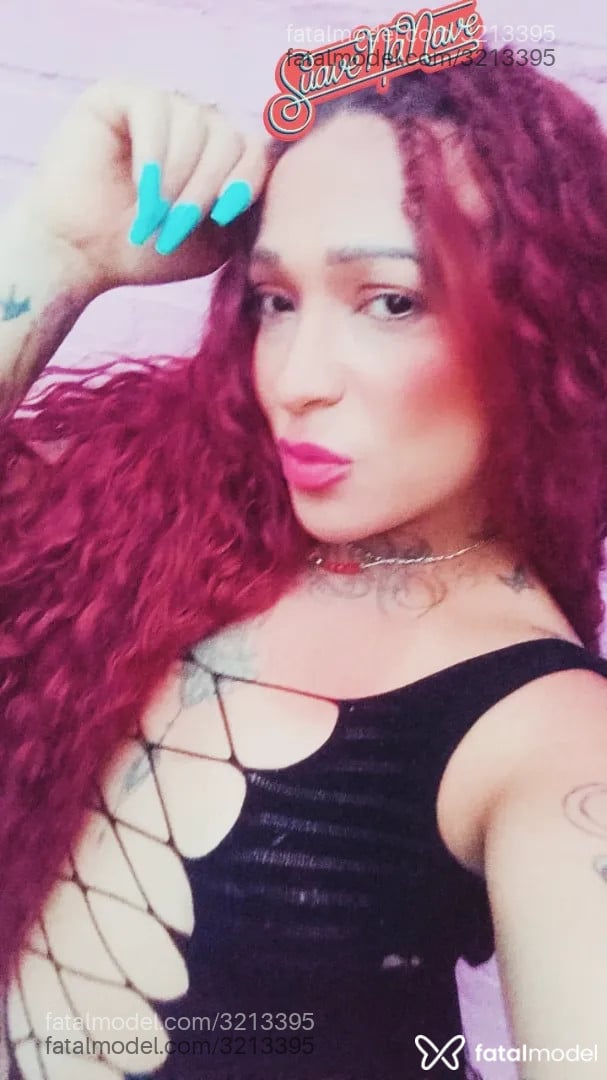 Acompanhante mulher trans com cabelo castanho de olhos castanhos - Shay Dark