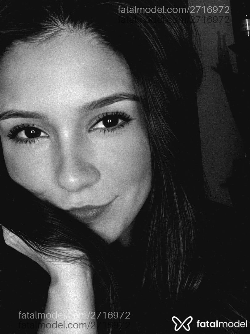 Acompanhante mulher morena (o) de olhos castanhos - Giovanna Lovatelli