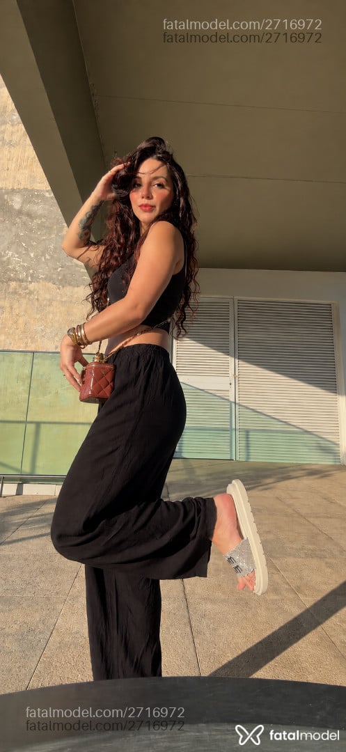 Acompanhante mulher morena (o) de olhos castanhos - Giovanna Lovatelli