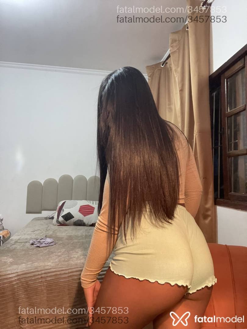 Acompanhante mulher com cabelo castanho de olhos mel - Mylena