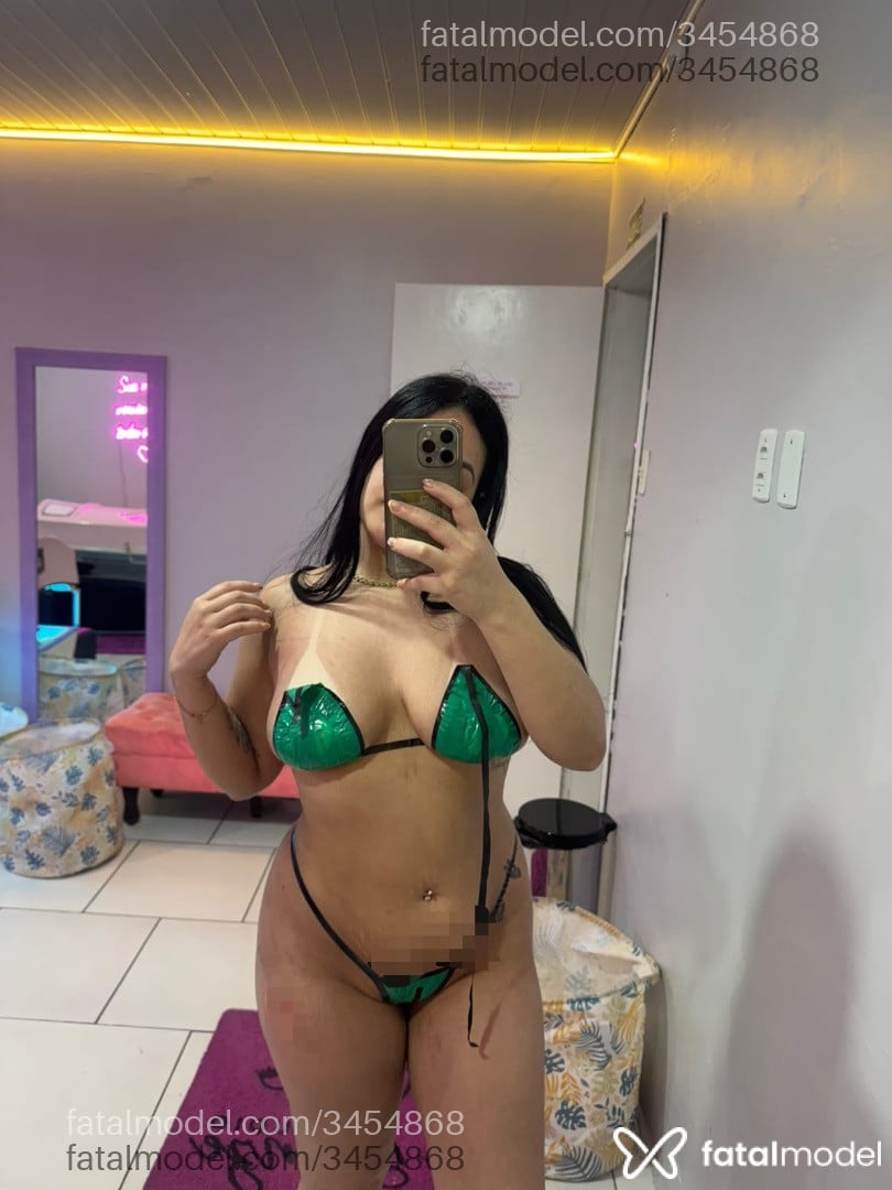 Acompanhante mulher morena (o) de olhos verdes - Julia