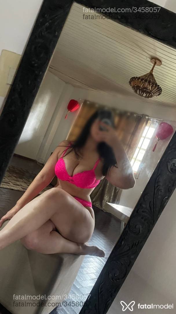 Acompanhante mulher morena (o) de olhos castanhos - Karen
