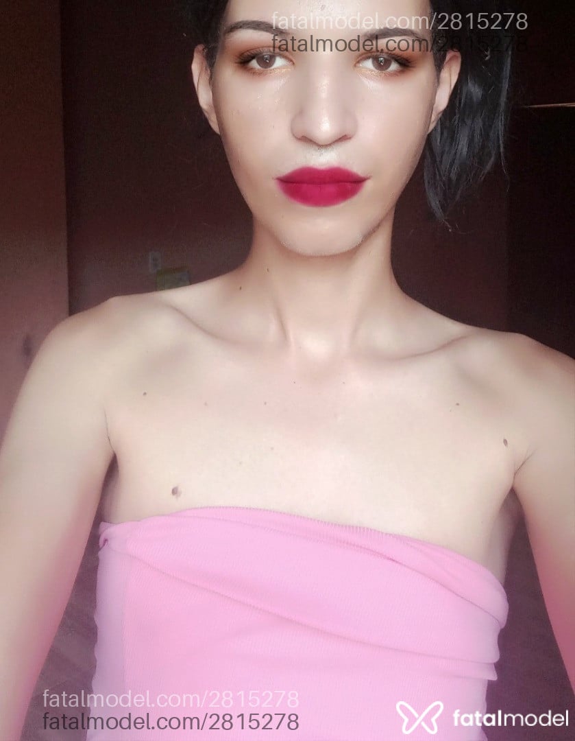 Acompanhante mulher trans morena (o) de olhos castanhos - Scarlet