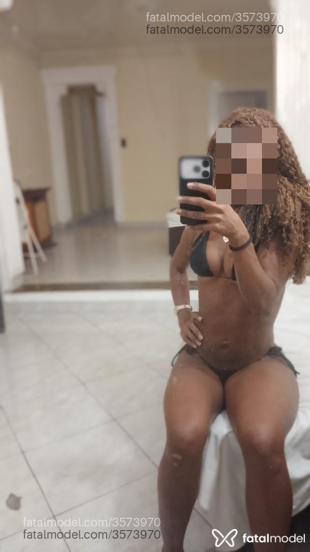 Acompanhante mulher morena (o) de olhos castanhos - Pretinhabombom