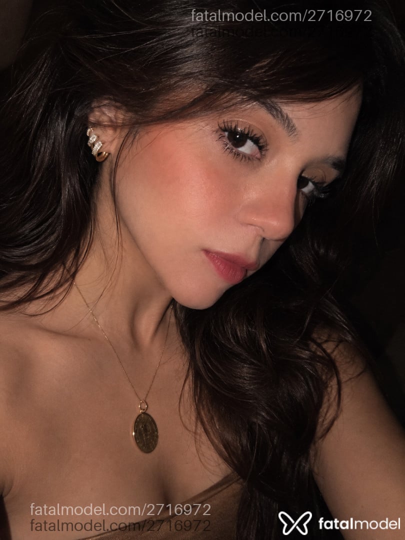 Acompanhante mulher morena (o) de olhos castanhos - Giovanna Lovatelli