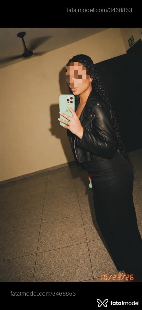 Acompanhante mulher com cabelo castanho de olhos castanhos - Mirela