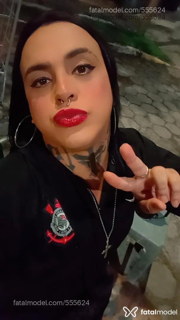 Acompanhante mulher trans morena (o) de olhos castanhos - Luana Caiçara