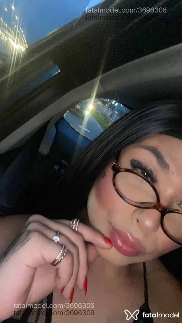 Acompanhante mulher trans morena (o) de olhos castanhos - Giovanna