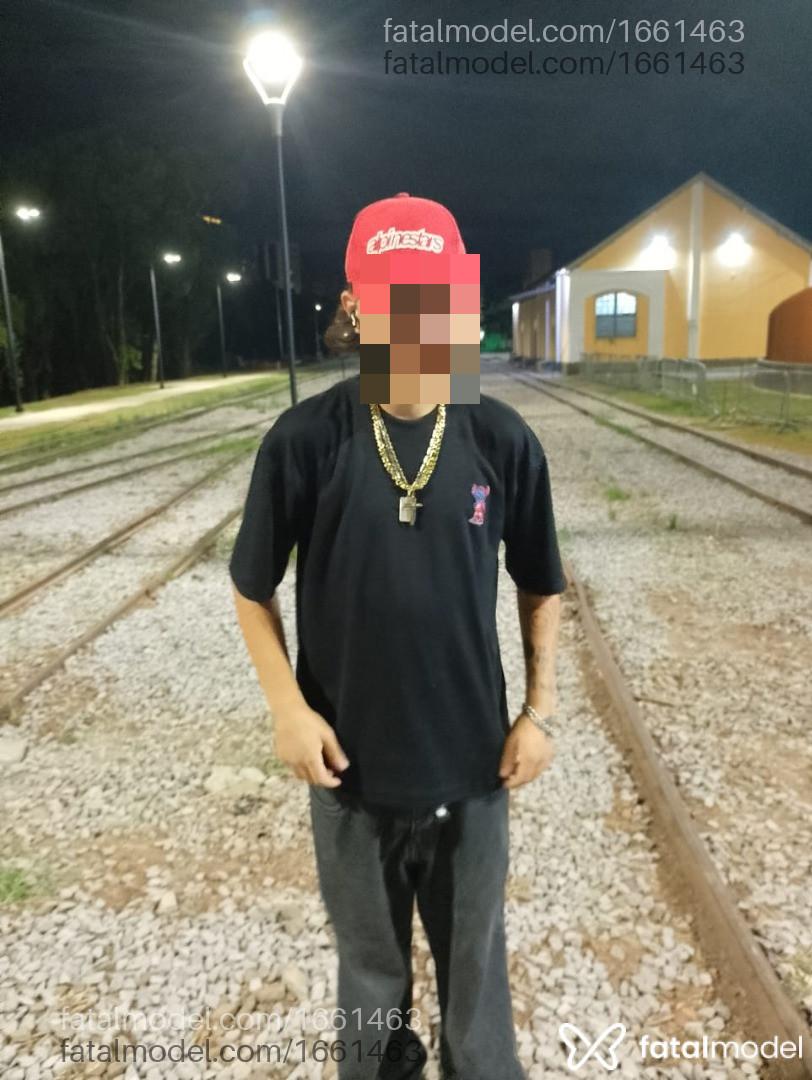 Acompanhante homem com cabelo castanho de olhos castanhos - Leonardo Ferraz