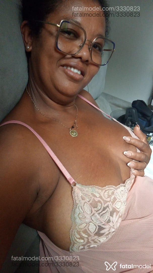Acompanhante mulher morena (o) de olhos castanhos - Morena Flor