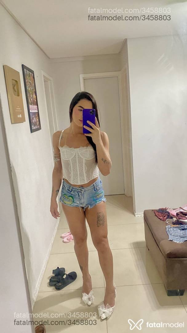 Acompanhante mulher trans morena (o) de olhos pretos - Karla
