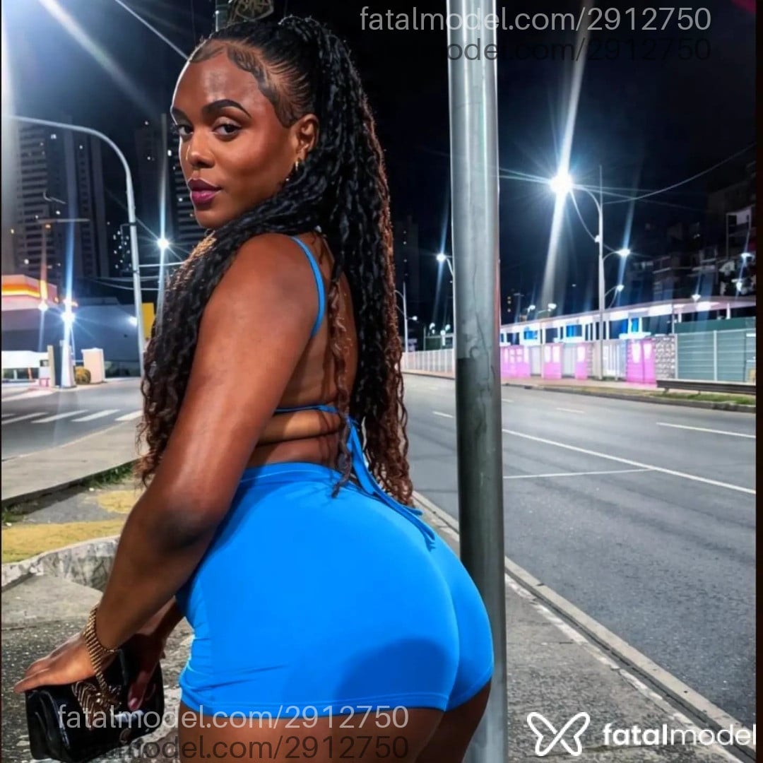 Acompanhante mulher trans com cabelo colorido de olhos castanhos - Cupim